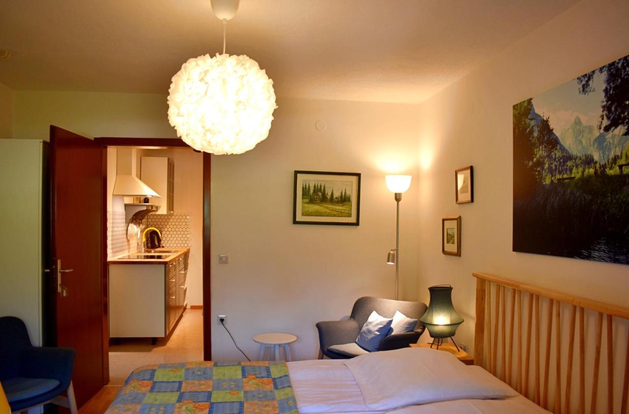 Hisa Ob Jezeru - House By The Apartment