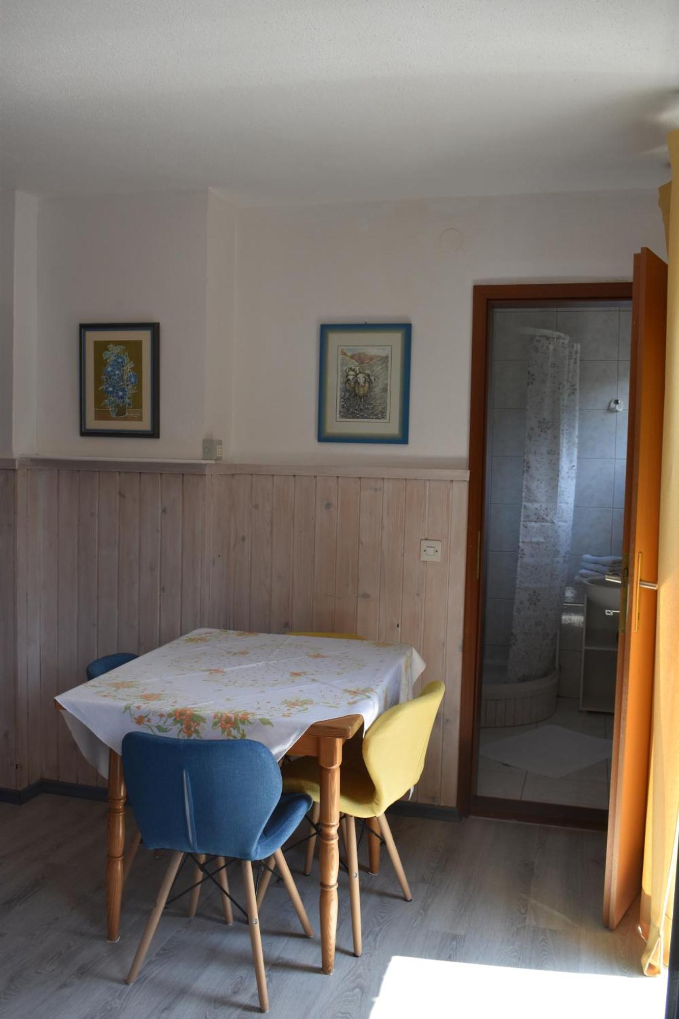 Hisa Ob Jezeru - House By The