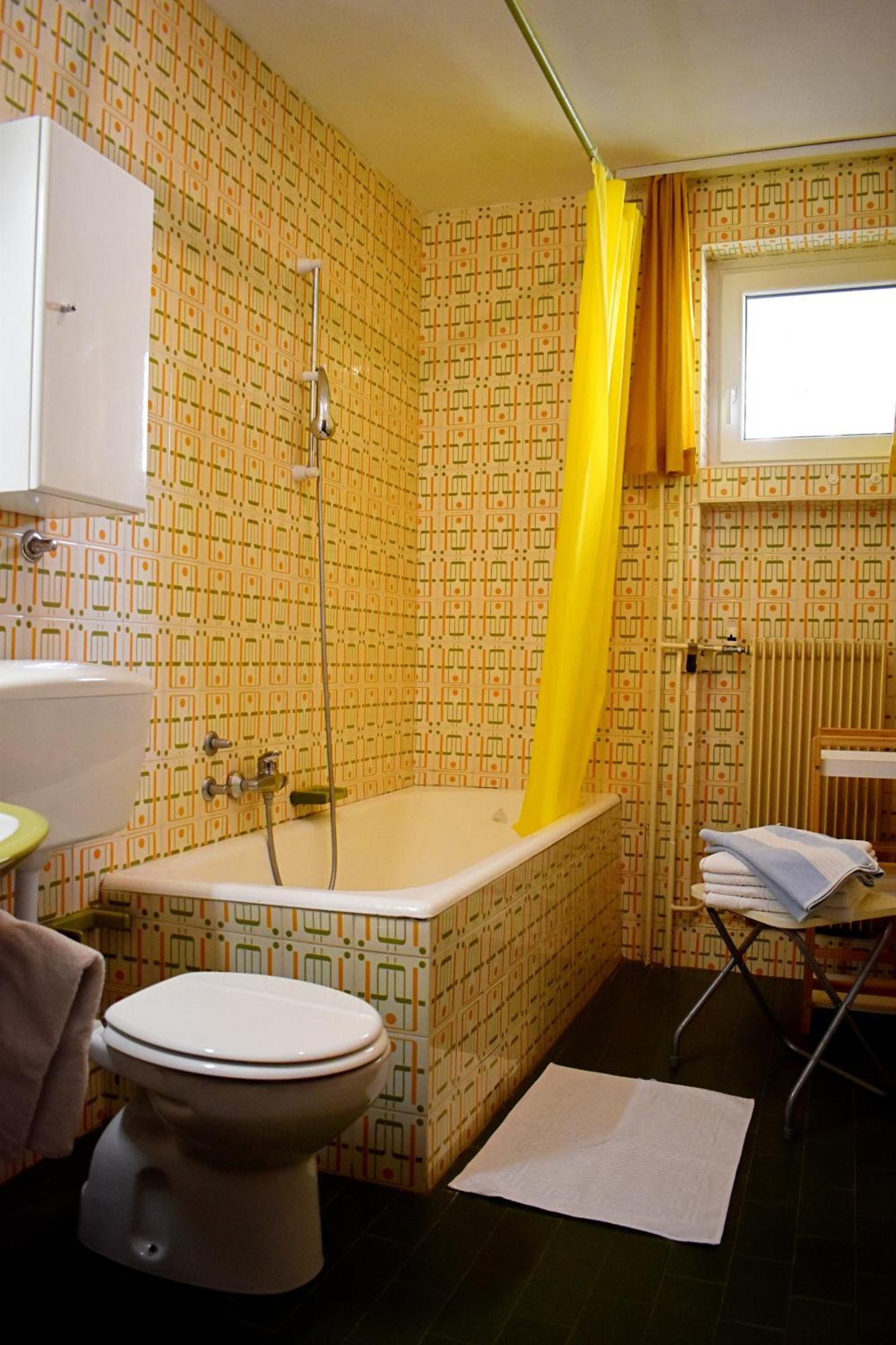 Hisa Ob Jezeru - House By The *
